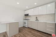 Photo - 845 1/2 N Kilkea Dr