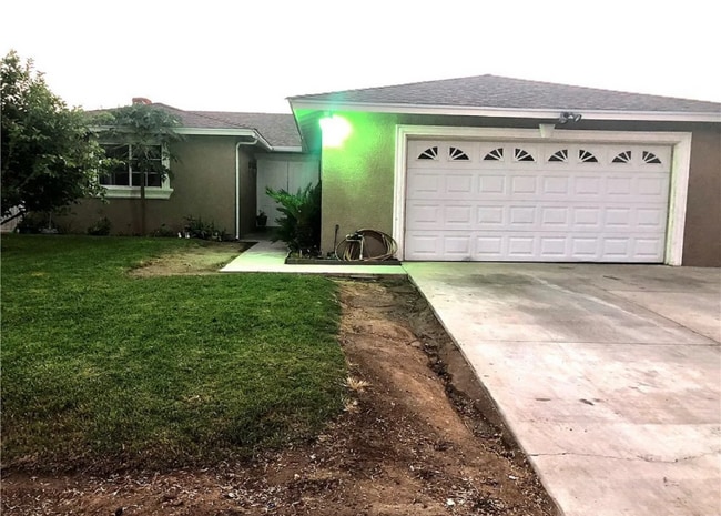 Photo - 60045 Dorinda Dr House