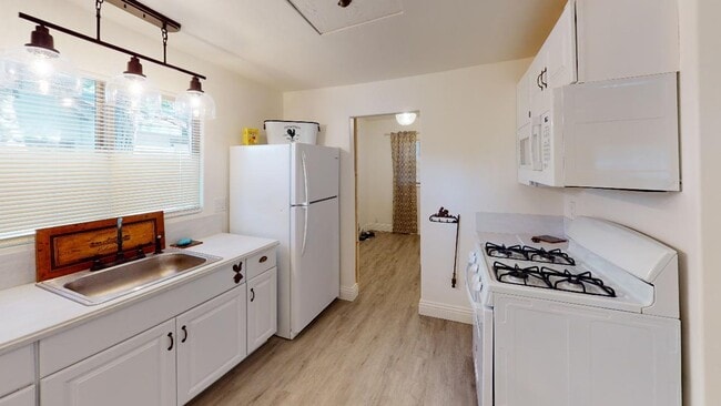 Photo - Coming Soon! Turn-key 1 Bedroom, 1 Bath Cabin for Lease in Crestline, California!
