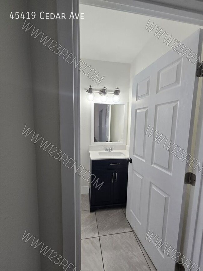 Photo - 45419 Cedar Ave