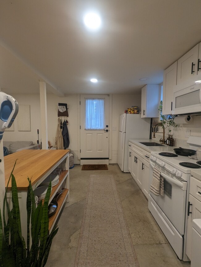 Photo - 732 Cedar Ave Unit 1.5 Downstairs