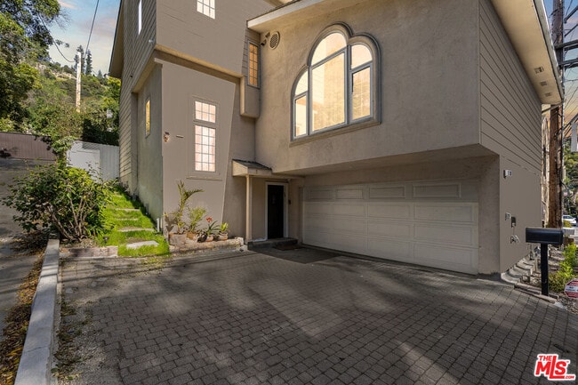 Photo - 1110 N Beverly Glen Blvd