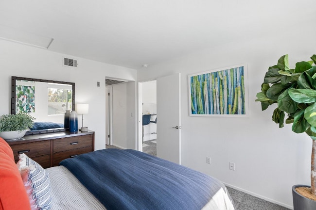 Photo - 801 E Orangewood Ave Unit B217