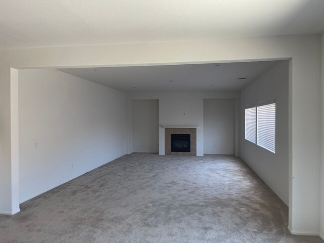 Photo - Spacious Two Story 5bd/3ba House