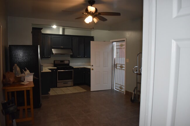 Photo - 1220 W 45th St