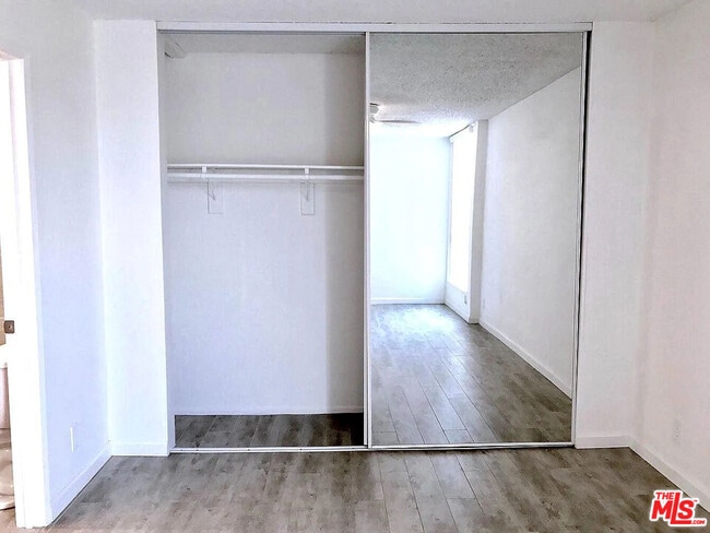 Photo - 922 N Hudson Ave Unit 1