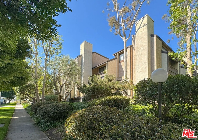 Building Photo - 8701 Falmouth Ave Unit 102