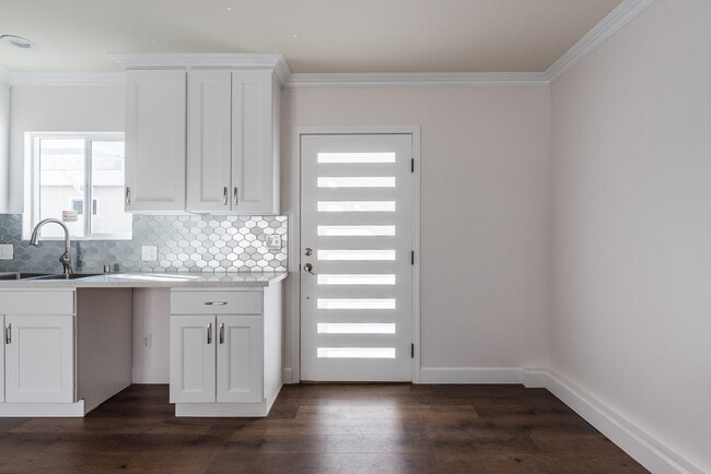 Photo - 7058 Willis Ave