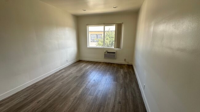 Photo - 13233 Oxnard St Unit 4