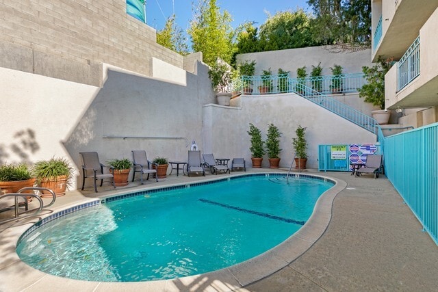 Photo - 390 S Sepulveda Blvd