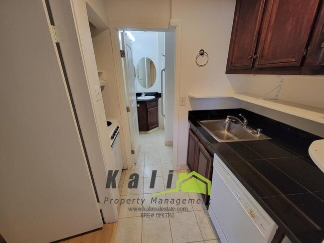 Photo - 1944 Oxford Ave