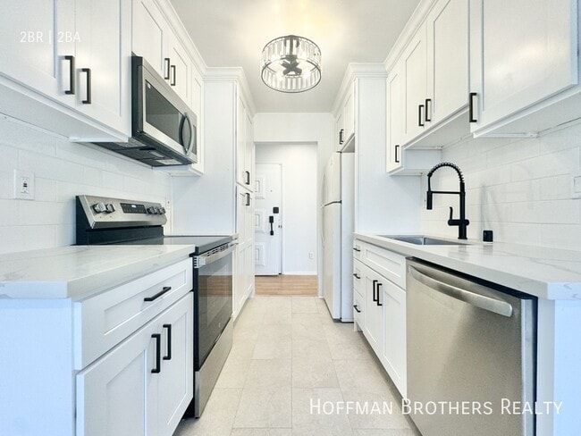 Building Photo - 930 S Shenandoah St Unit 3