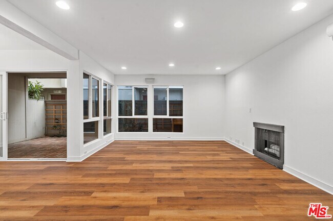 Photo - 2508 Arizona Ave Unit 3