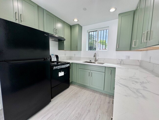 Photo - Fully renovated apartment located in the heart of mid-city!!