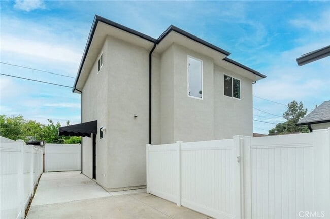 Photo - 9035 Rathburn Ave