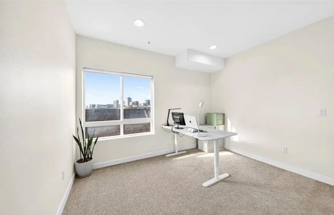 Bed1 - 2321 W 10th St Unit 402