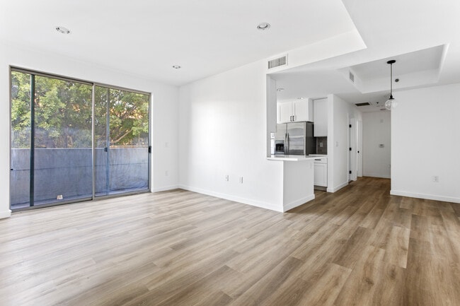 Photo - 900 S Harvard Blvd Unit 201