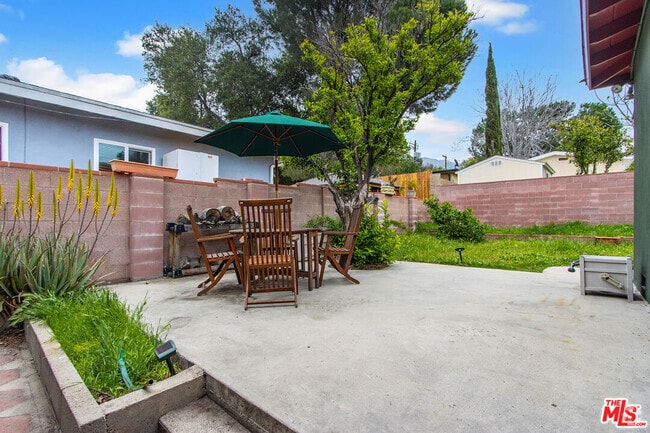 Building Photo - 10706 Rhodesia Ave Rental