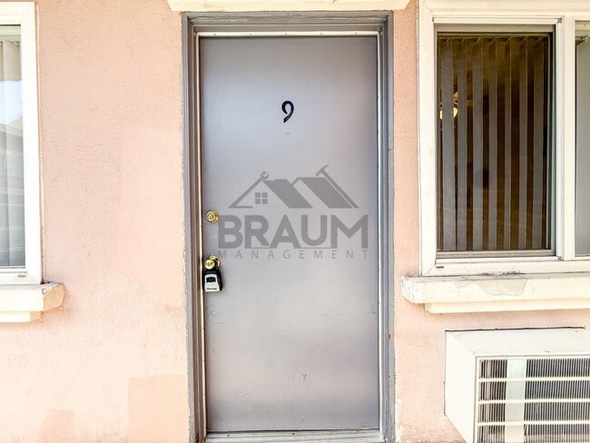 Photo - 13129 Oxnard St Unit 9