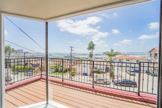 Photo - 3345 Columbia St