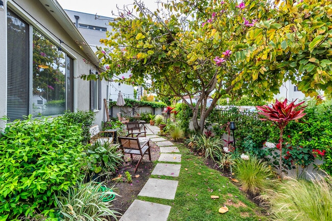 Photo - 2339 Abbot Kinney Blvd Unit 2341