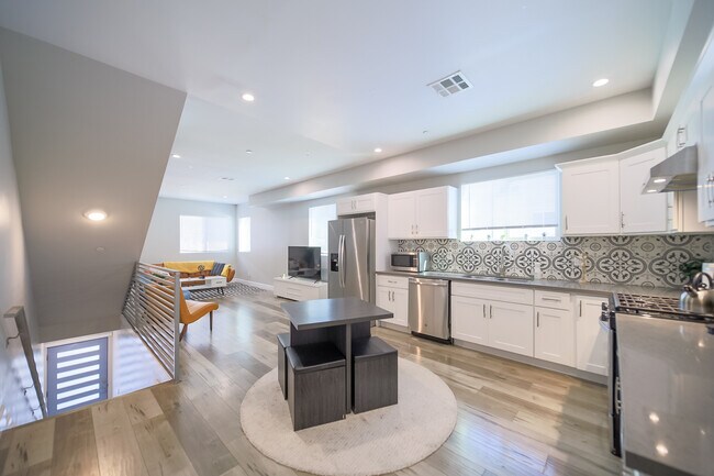 Photo - 3415 Edgehill Dr