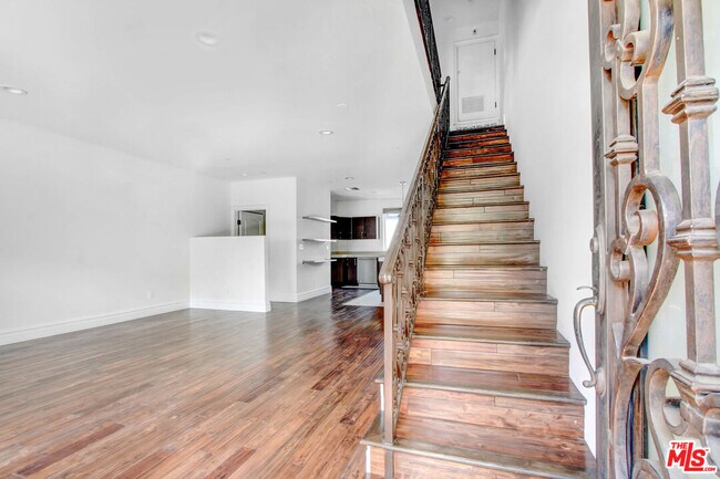 Photo - 1096 S Bedford Dr Unit 102