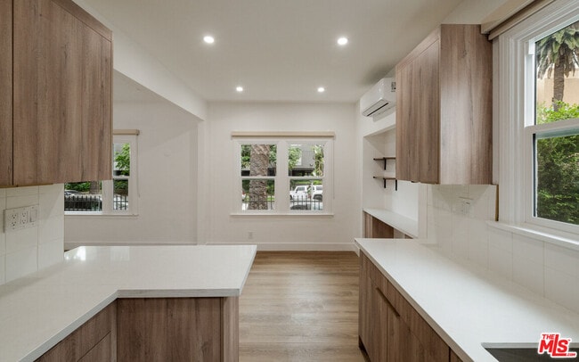 Photo - 5727 Carlton Way