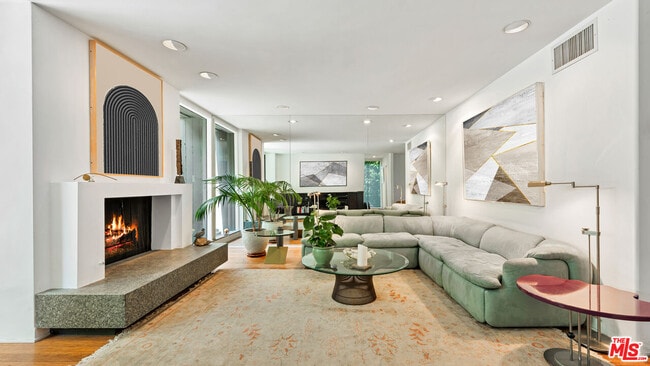 Photo - 853 S Bundy Dr