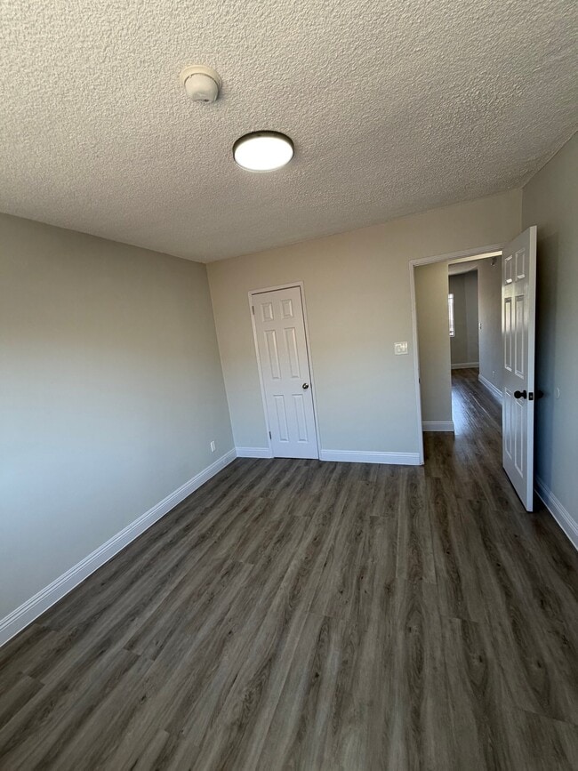 Photo - 609 W 94th St Unit 8