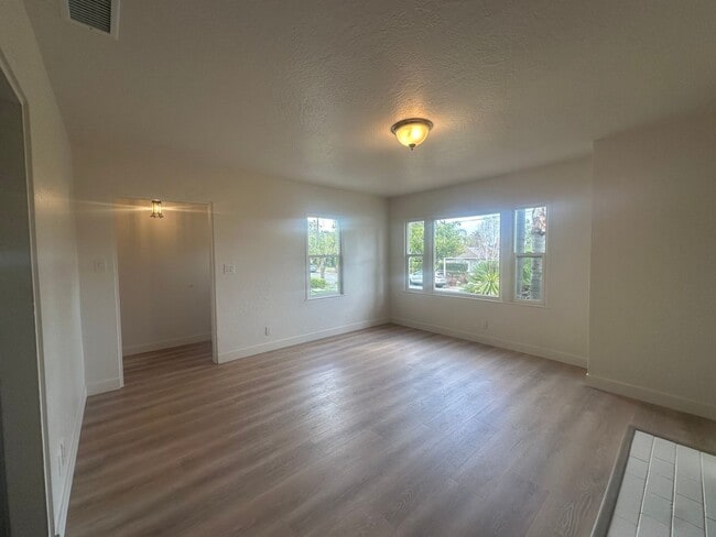 Photo - 413-413-413-412 Montgomery St Unit 413 1/2 Montgomery