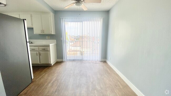 Building Photo - 664 W 12th St Unit 201 Rental