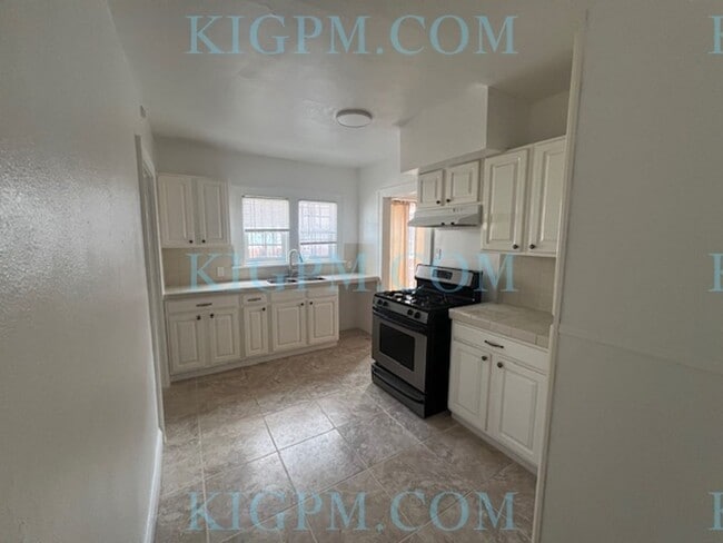 Photo - 2-Bedroom Duplex in Prime Mid-Wilshire Area! Unit 1