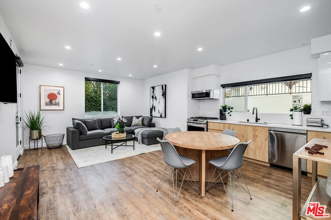 Photo - 124 S Croft Ave Unit 103