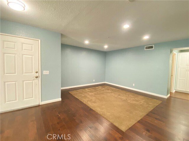 Photo - 971 Saltcoats Dr