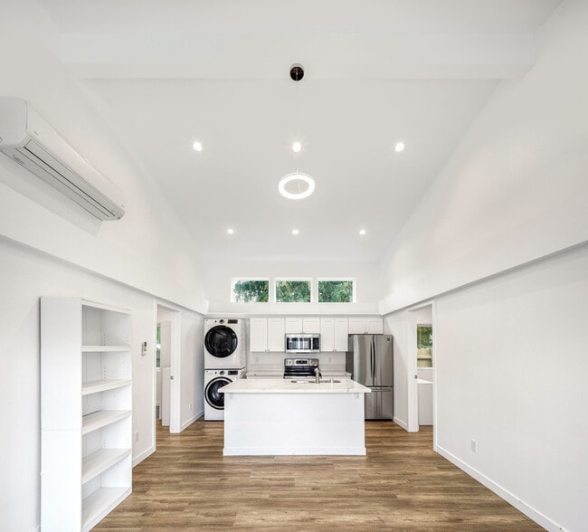 Photo - 420 N Batavia St