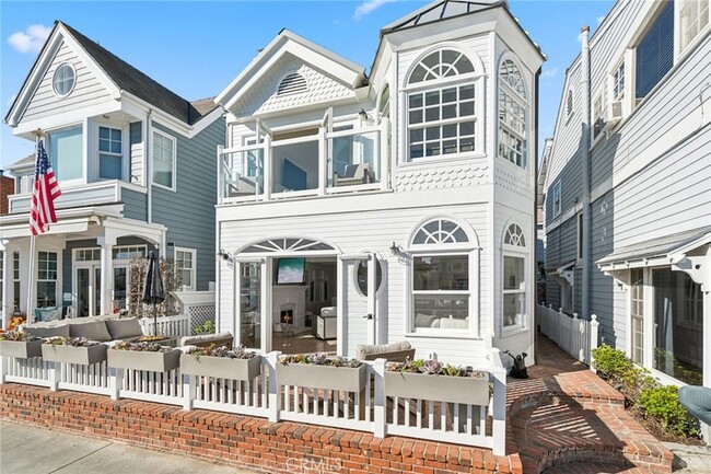 Photo - 125 Grand Canal