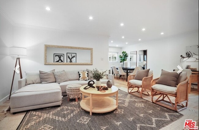 Photo - 960 Larrabee St Unit 227