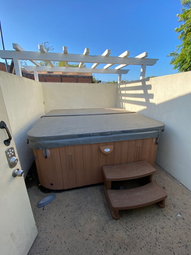 Building Photo - 6736 Sueno Rd Unit D