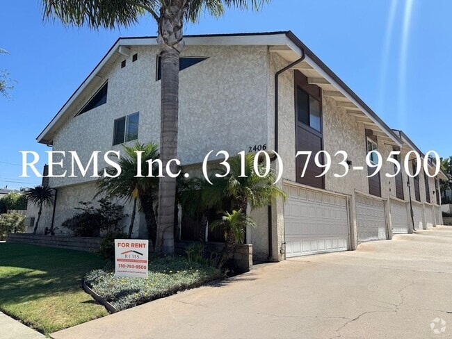 Building Photo - Refurbished Townhome with Laundry Hookups ...