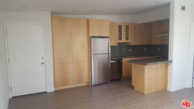 Building Photo - 3527 Dunn Dr Unit 4