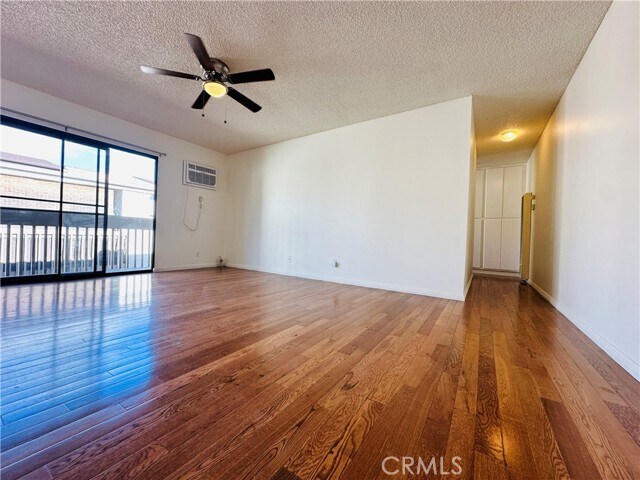 Photo - 4146 Elm Ave Unit 5