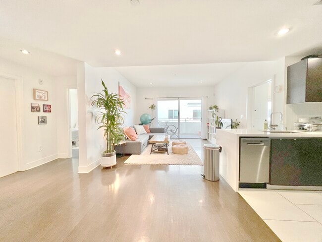 Building Photo - 1700 Sawtelle Blvd Unit 219