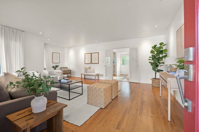 Building Photo - 701 Canada St