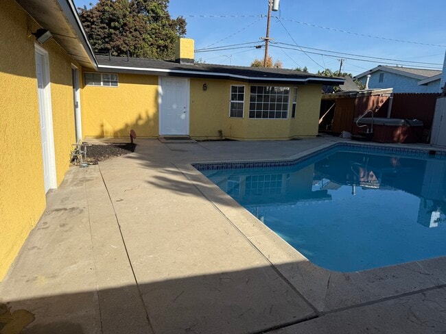 Photo - 2435 W Broadway