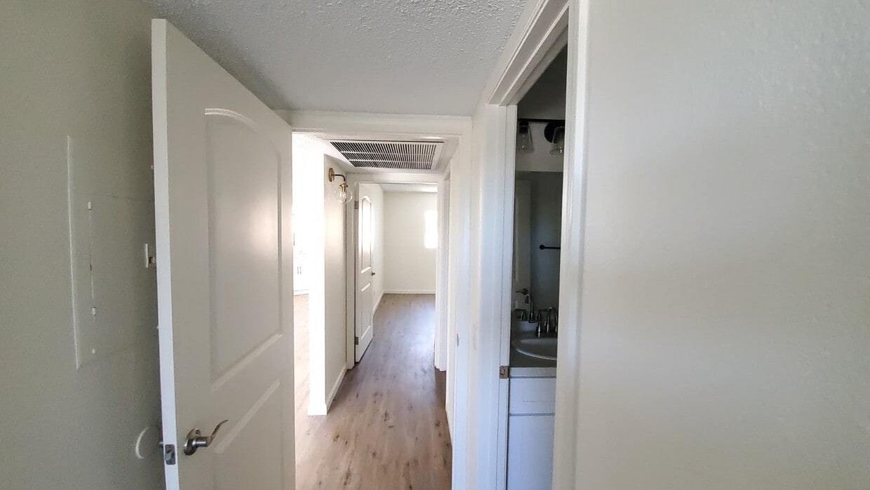 Floor Plan - 2 Bedroom 2 Bath Apartment Home with 906 Square...