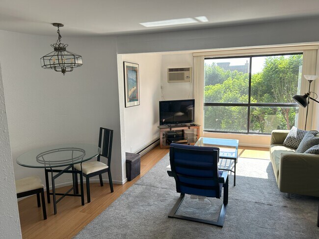 Building Photo - 1440 Veteran Ave Unit 509
