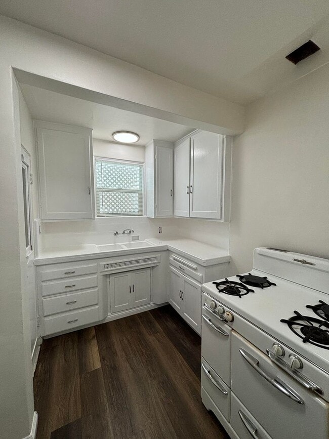 Photo - Beautifully renovated 2 bedroom 2 bath home w/ all utilities included! Unit 3864