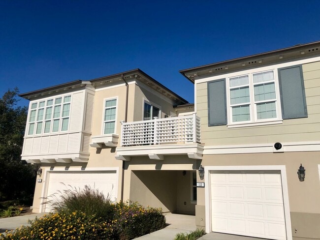 Building Photo - Luxurious and Light & Bright Unfurnished 2... Rental