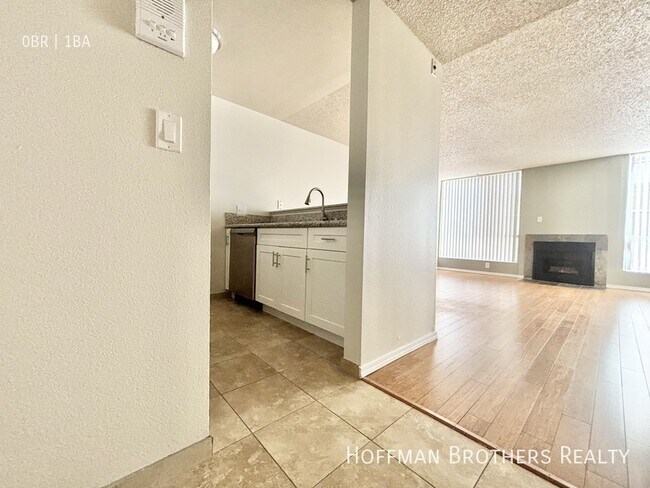 Photo - 1225 N Cherokee Ave Unit 103